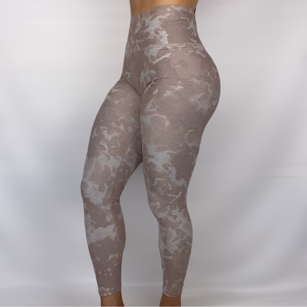 VUORI Clean Elevation Leggings in Washed Dogwood Flower